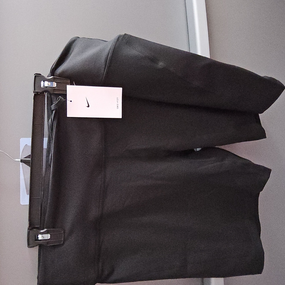 1 NWT Size XXL Aomens Nike Black Athletic Shorts